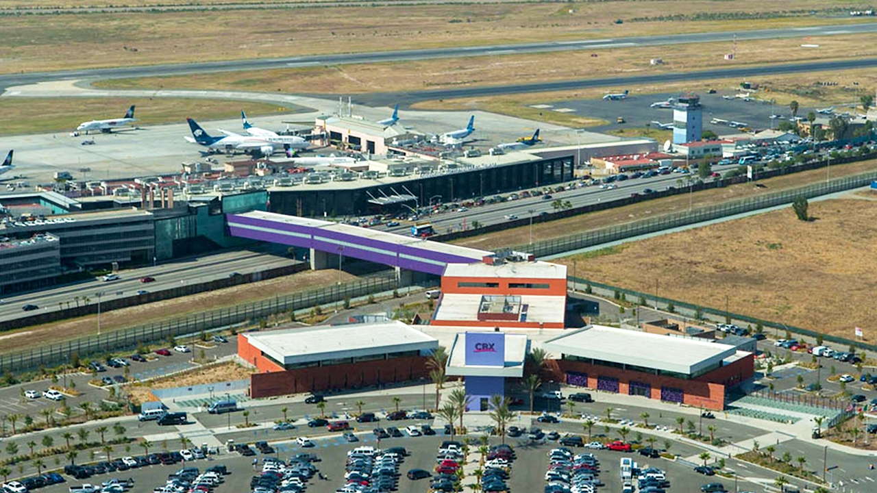 Aeropuerto Internacional de Tijuana Ingeniería en Administración de