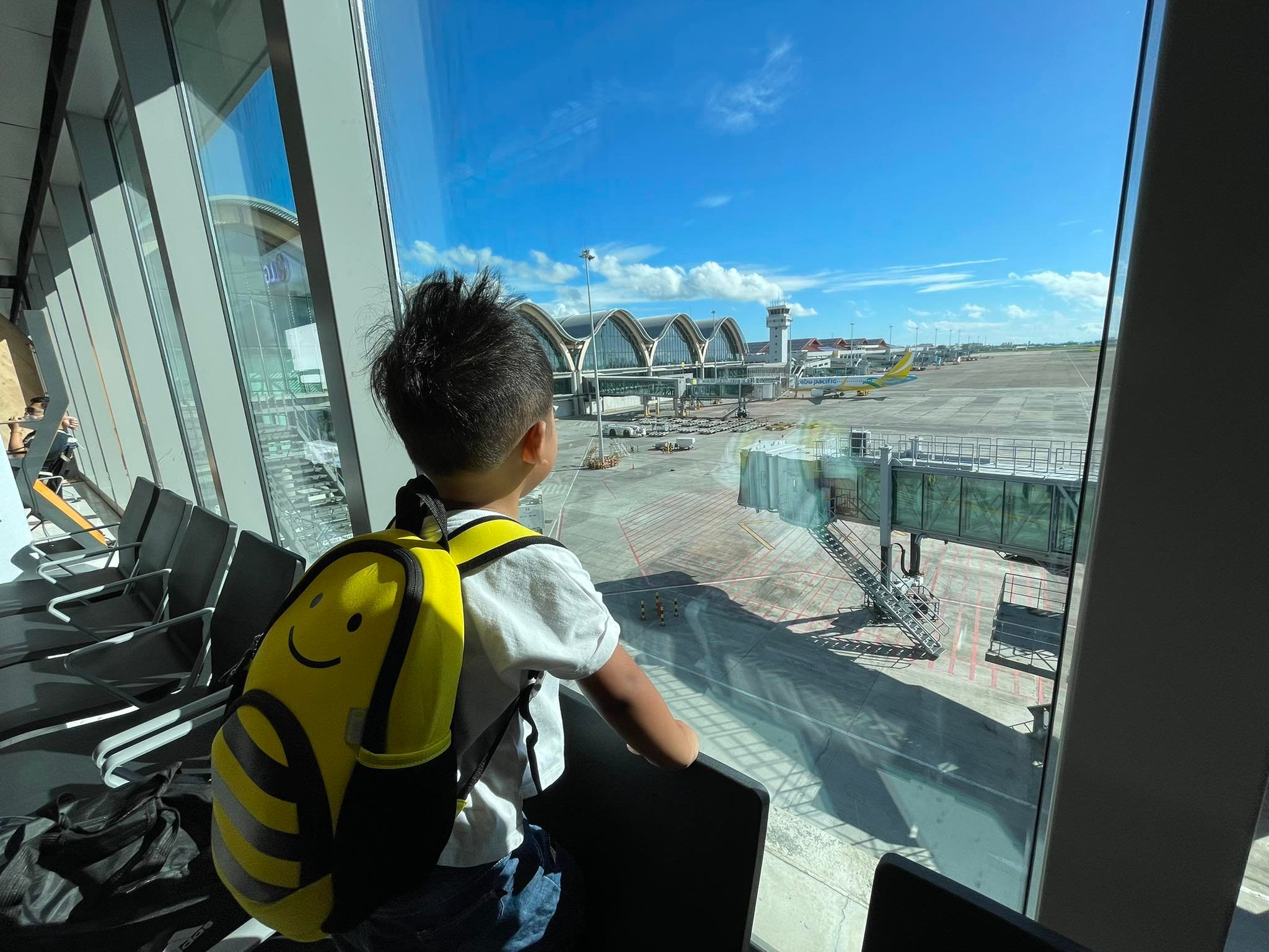 5 Things to Bring on a Flight With a Toddler to Make Life Easier