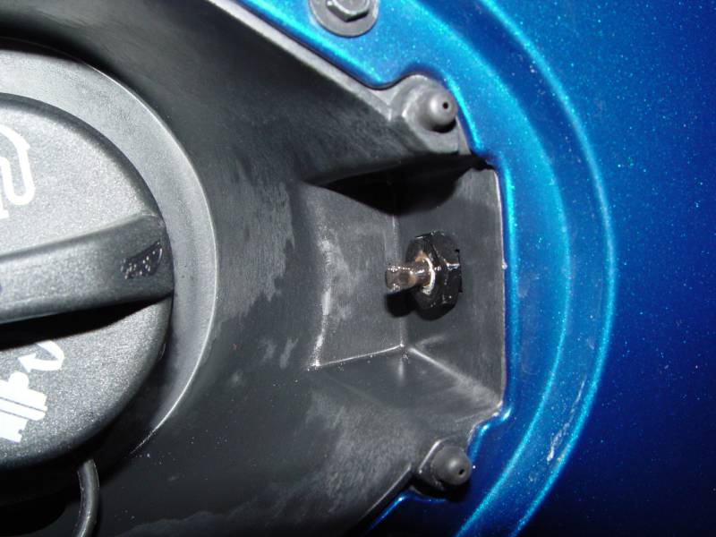 mqqn's C5 Technical Information Pages Fuel Filler Door Release.