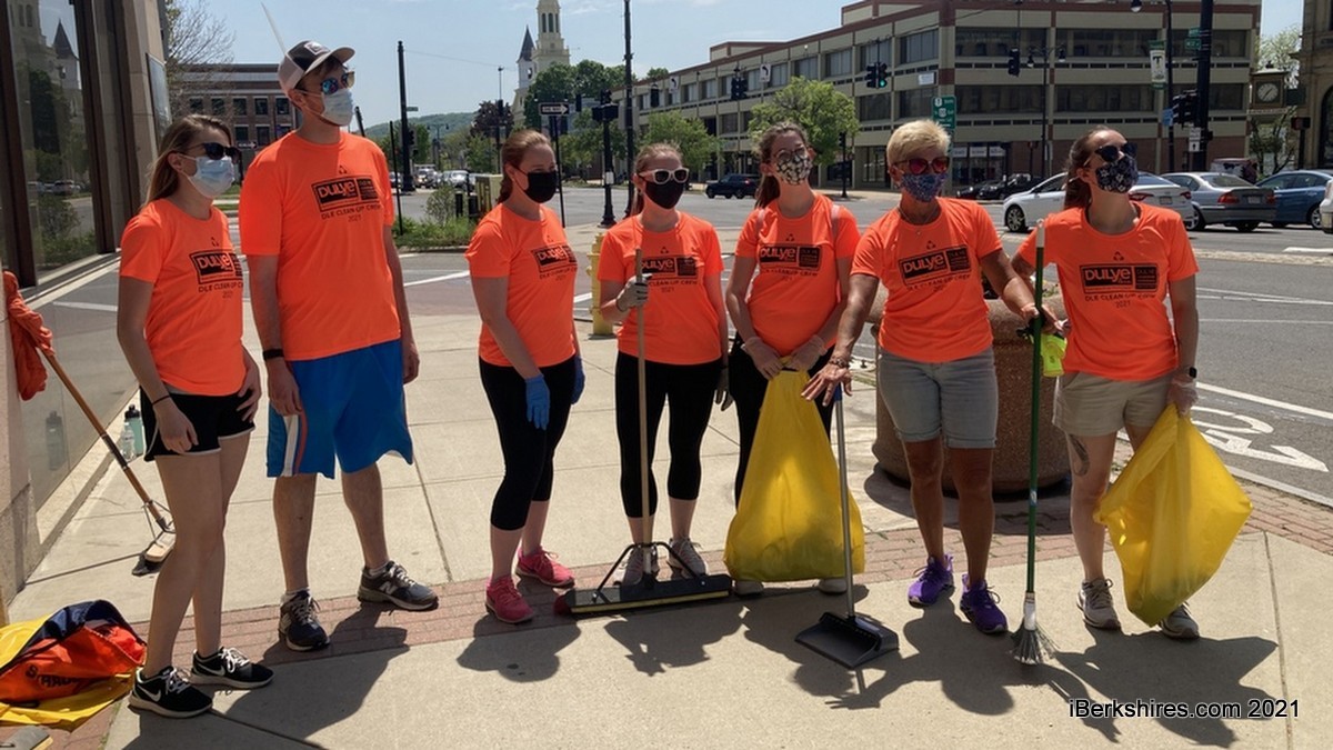 Dulye Leadership Experience Participants Clean Up Pittsfield Downtown