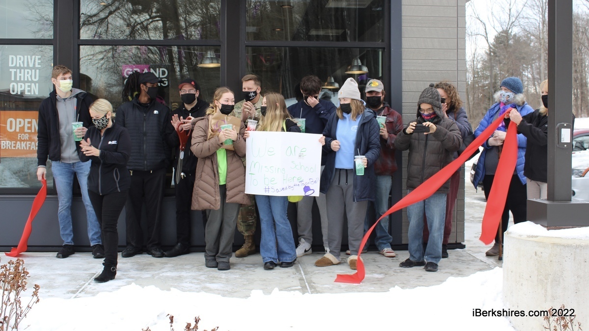 Pittsfield Taco Bell Holds Grand Opening / The