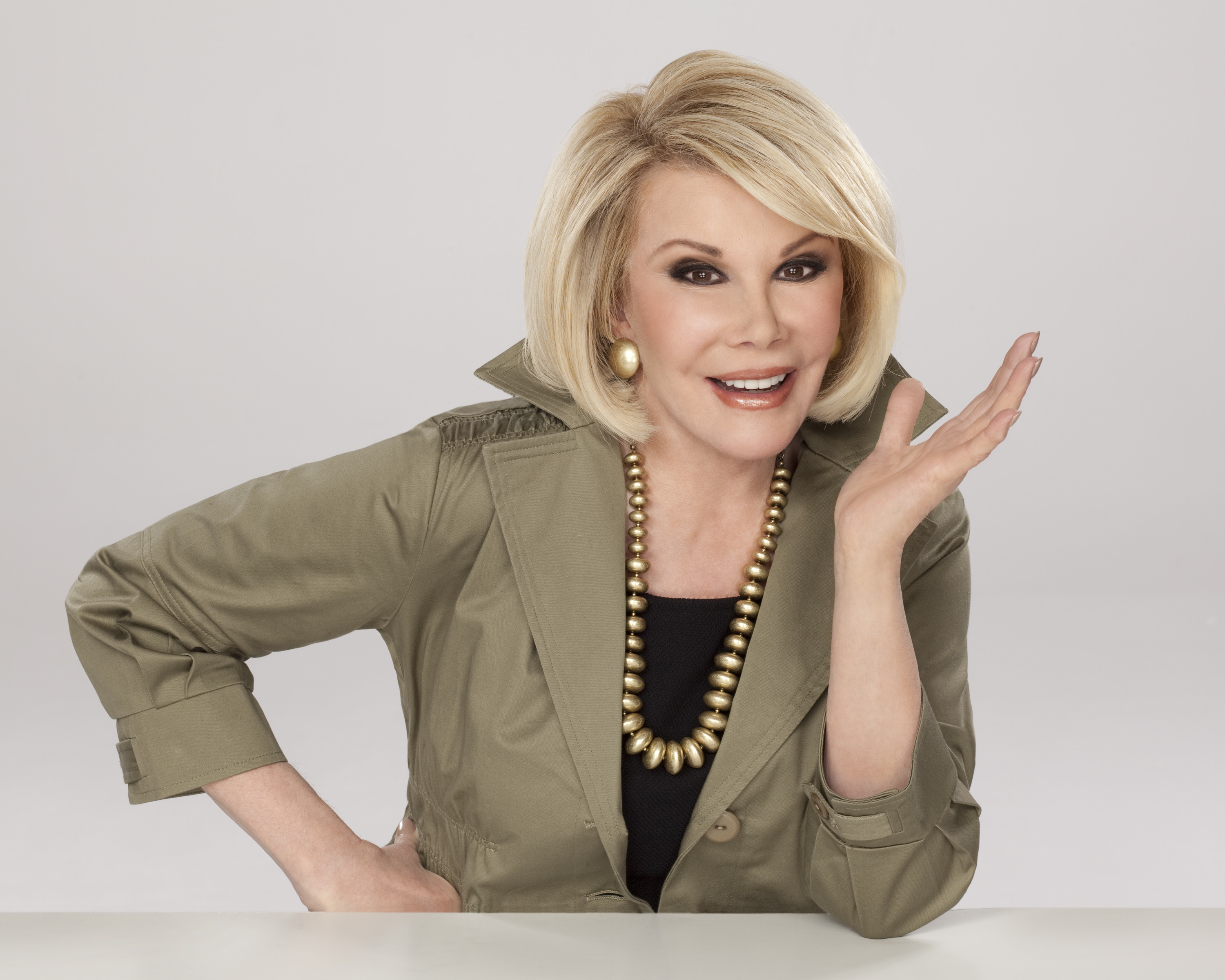 Entre la vie et la mort, Joan Rivers est dans un état critique iBuzz365