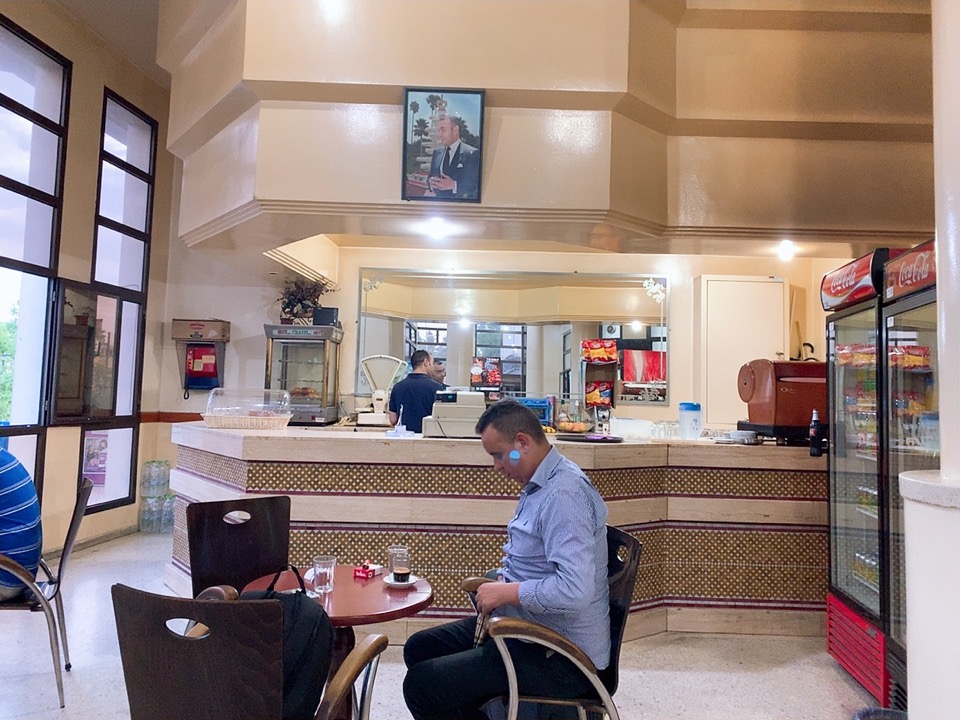 モロッコ フェズ バス乗り場 CTM バス カフェ