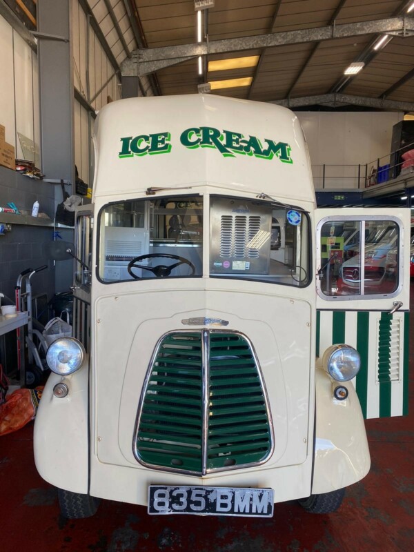 Morris J Type Vintage Van (Ossie) Ice Cream Van Trader