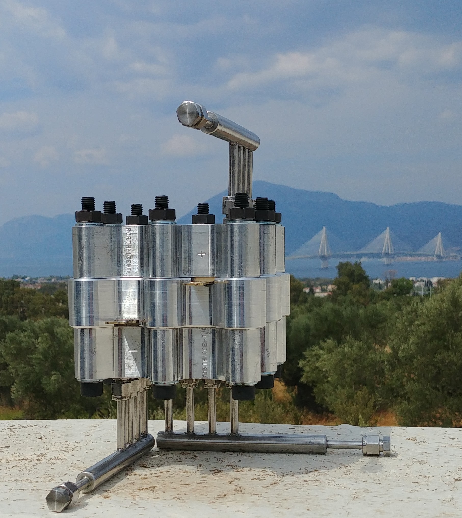 Development of a 1 kW High Pressure Electrolyser for application in a