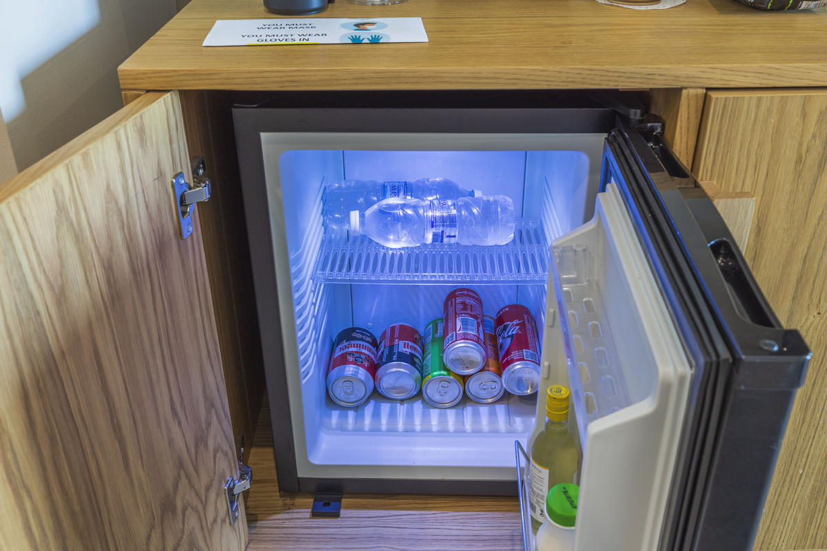 Mini bar silencieux lequel choisir pour une chambre d'hôtel ?