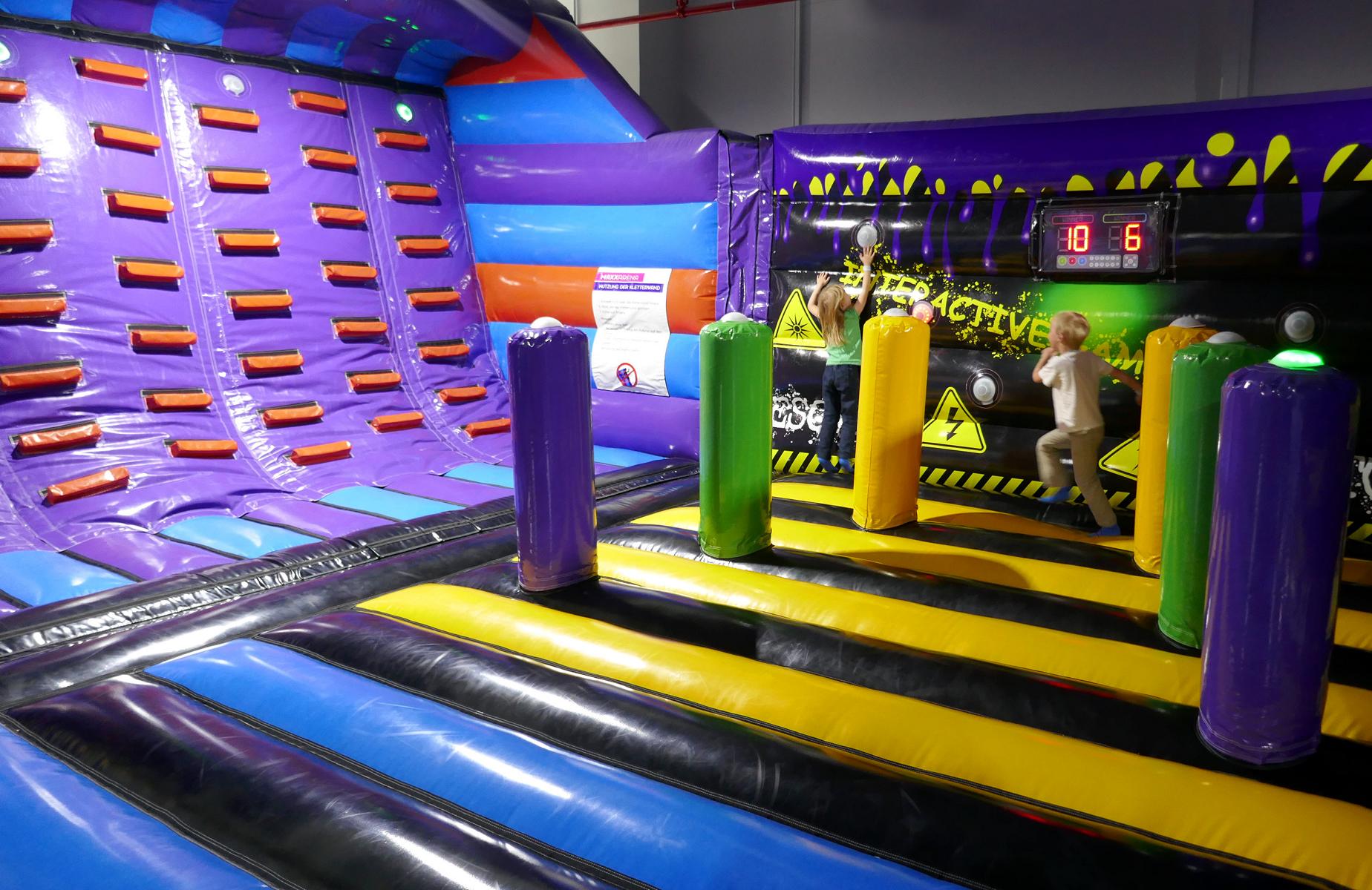 Maxx_Arena_inflate_park_spiel Ich spring im Dreieck