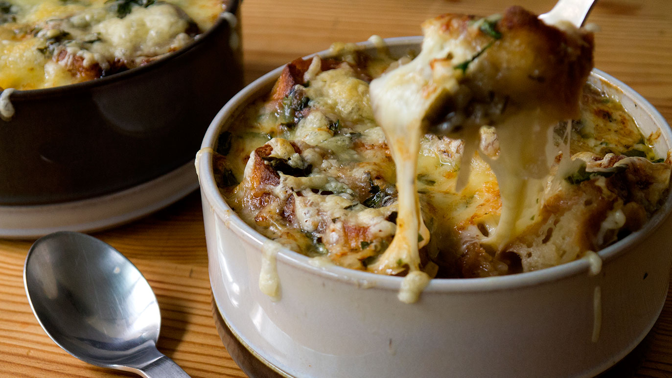 sortoffrench onion soup with apples and brandy, icookstuff