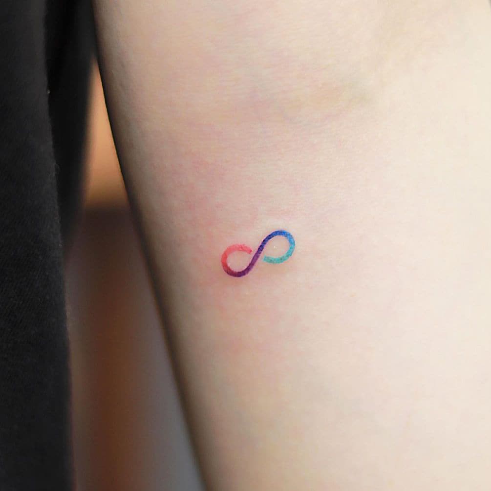 27 Unique Tiny Tattoos (Ideas, Designs & Meanings)