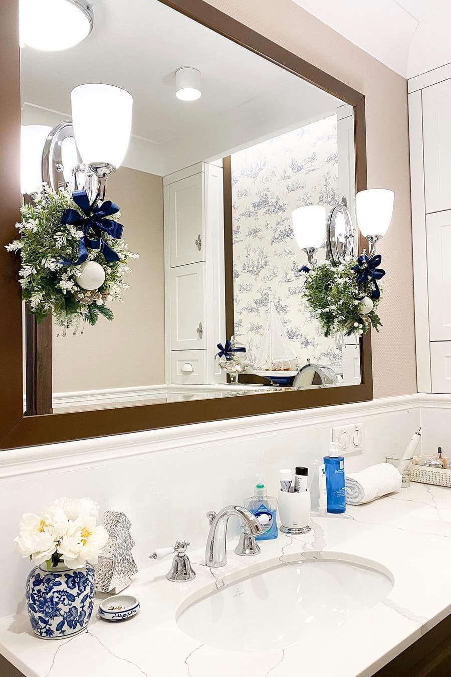 20 Best Christmas Bathroom Decor Ideas to Create a Lively Atmosphere