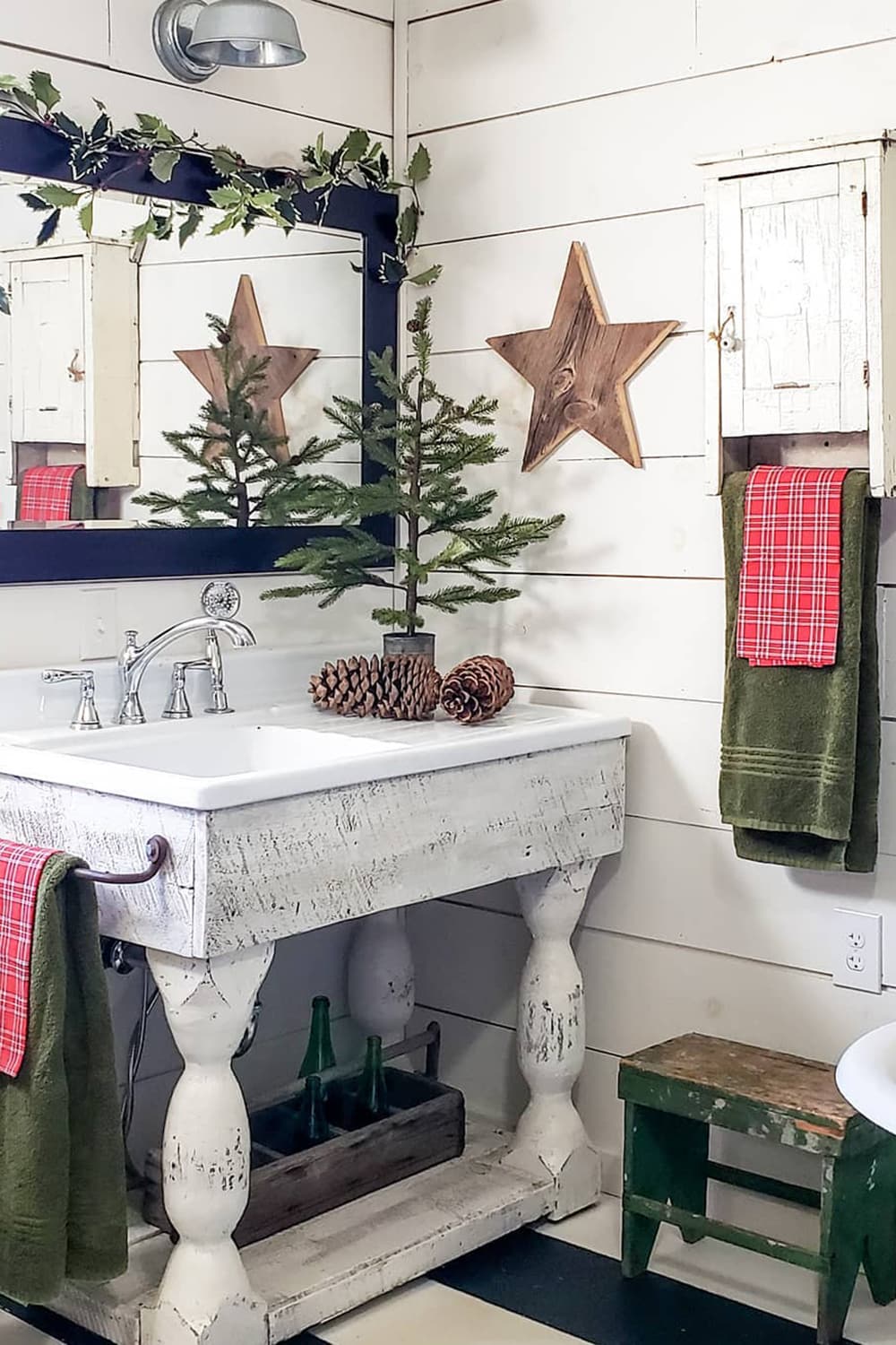 20 Best Christmas Bathroom Decor Ideas to Create a Lively Atmosphere