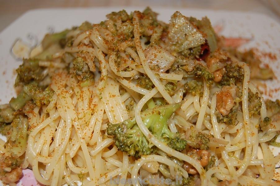 Maybe you would like to learn more about one of these? Ricetta Spaghetti broccoli, noci e bottarga | IdeeRicette