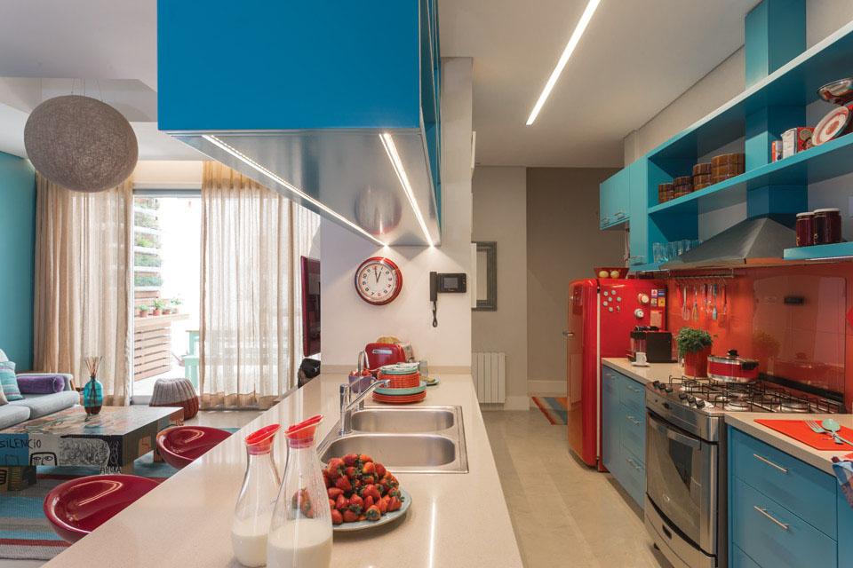 Vibrant Kitchen Design With Azure Blue And Red Orange Theme