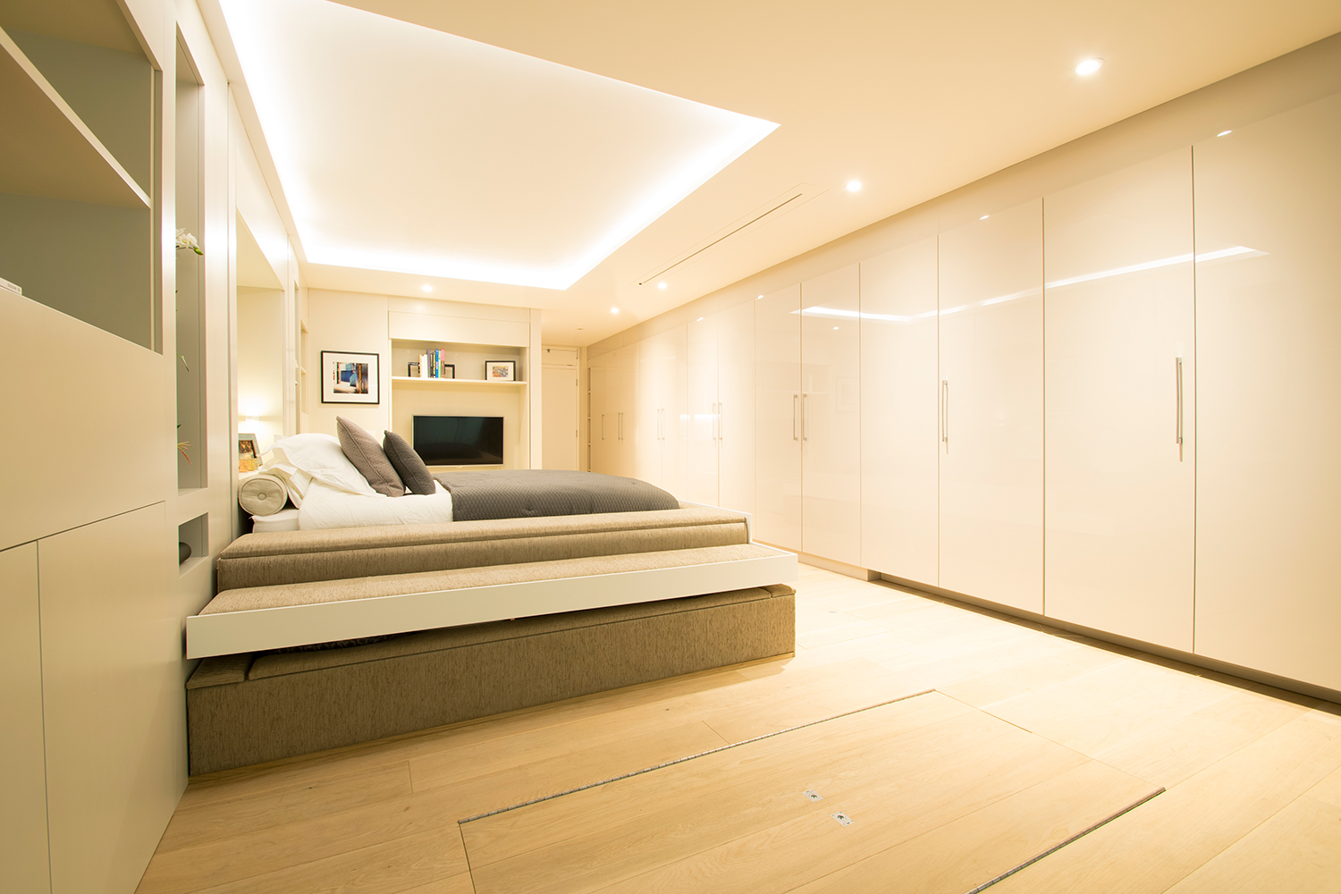 Modular Studio Apartment With Elevator Bed And Disappearing Dining