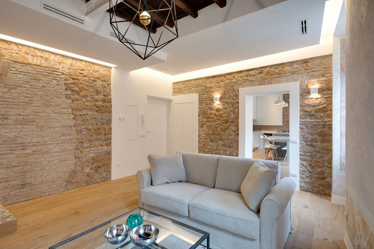 Charming Apartment In Rome With Old Wood Structure And Stone Walls