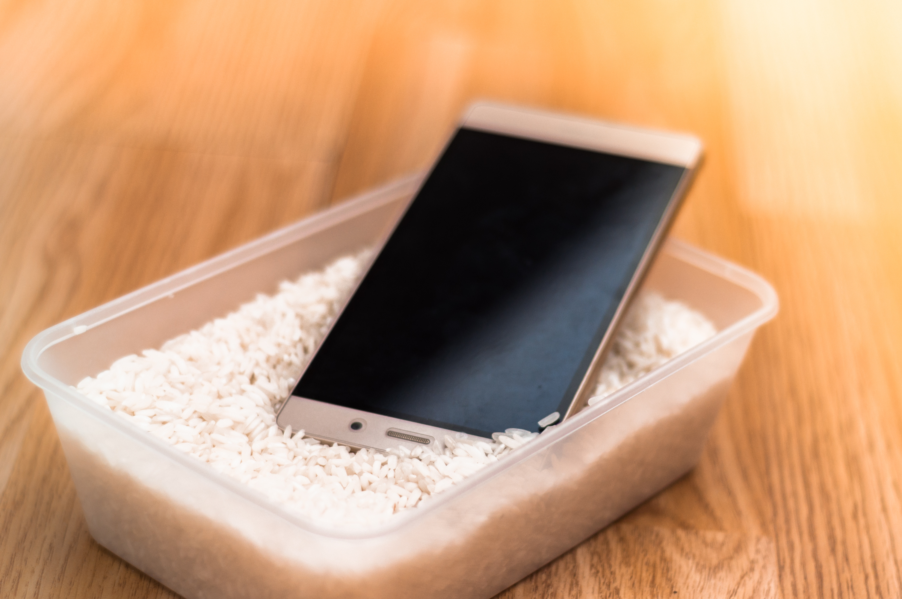 8 Steps to save your phone from water damage • iDoctor UK