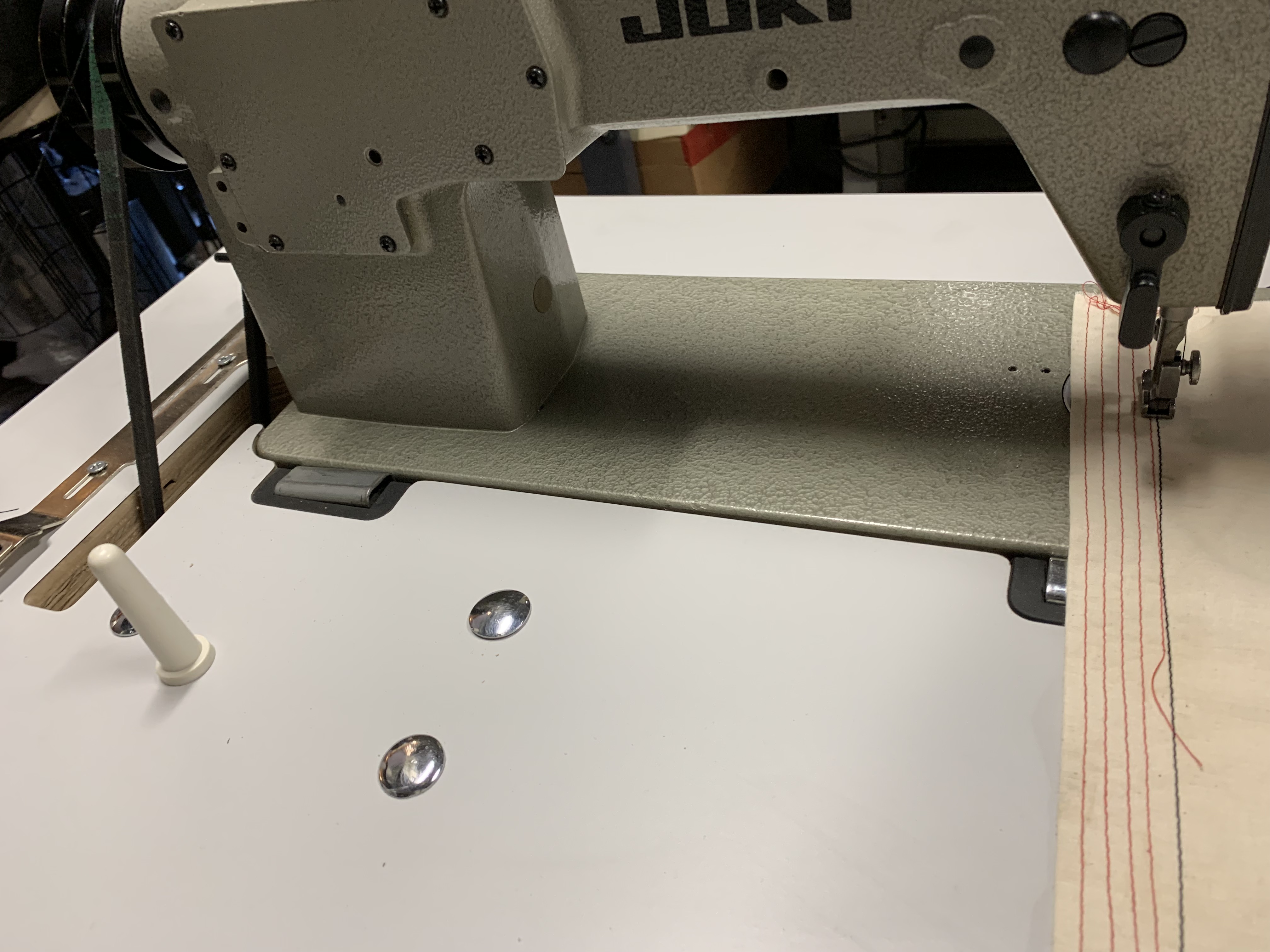 Juki DDL555 Industrial Sewing Machine, compete with table and motor