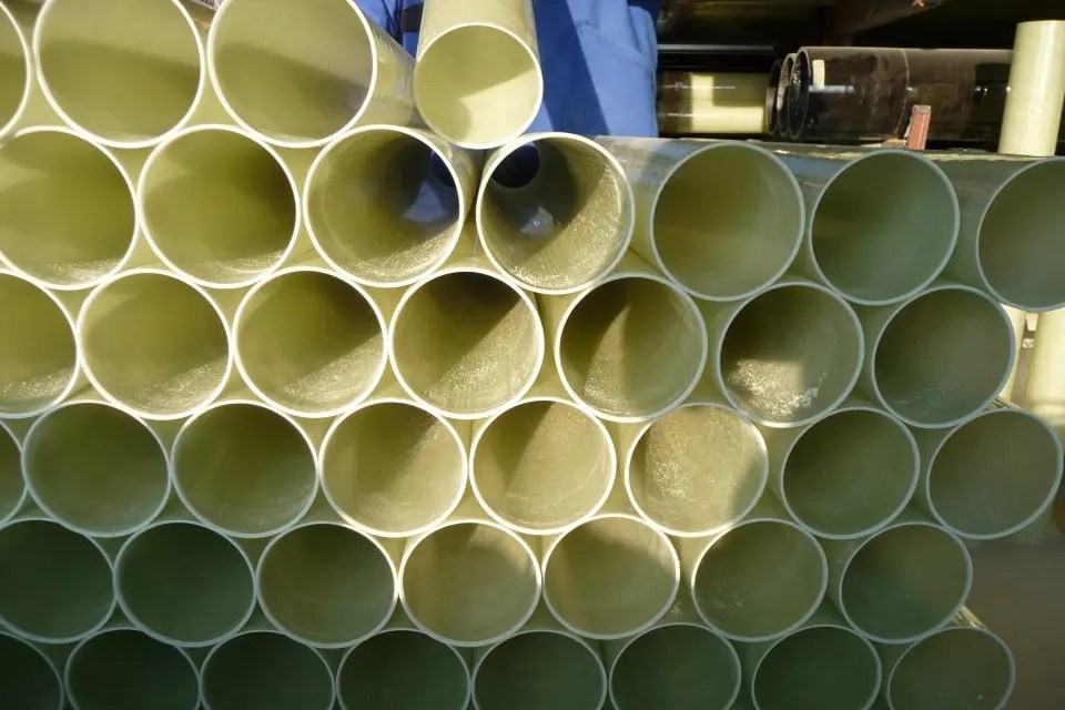 What are the advantages of fiberglass pipes for oil and gas wells