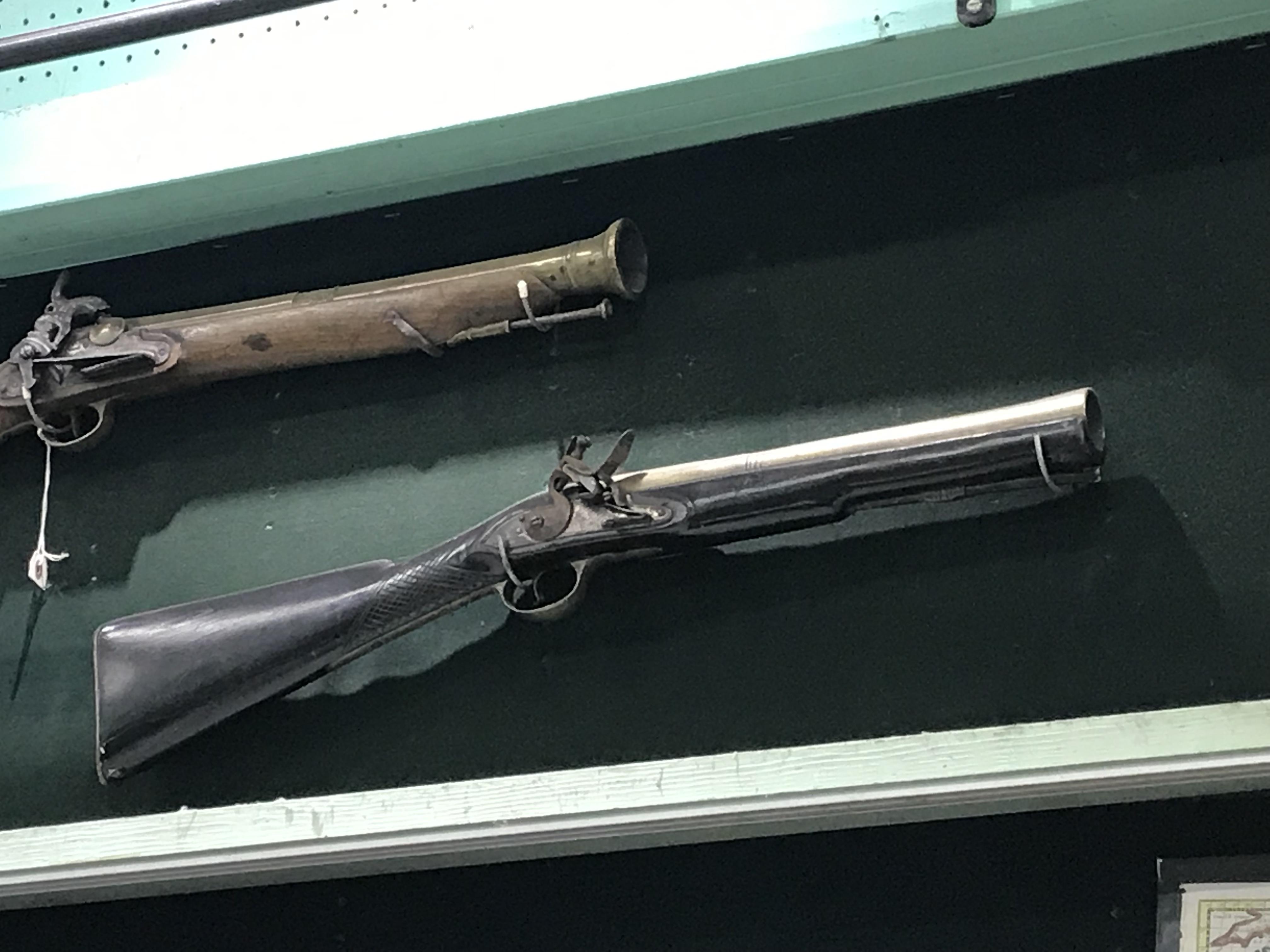 Antique arms shop, New Orleans Photo Heavy Gunsmithing, Muskets