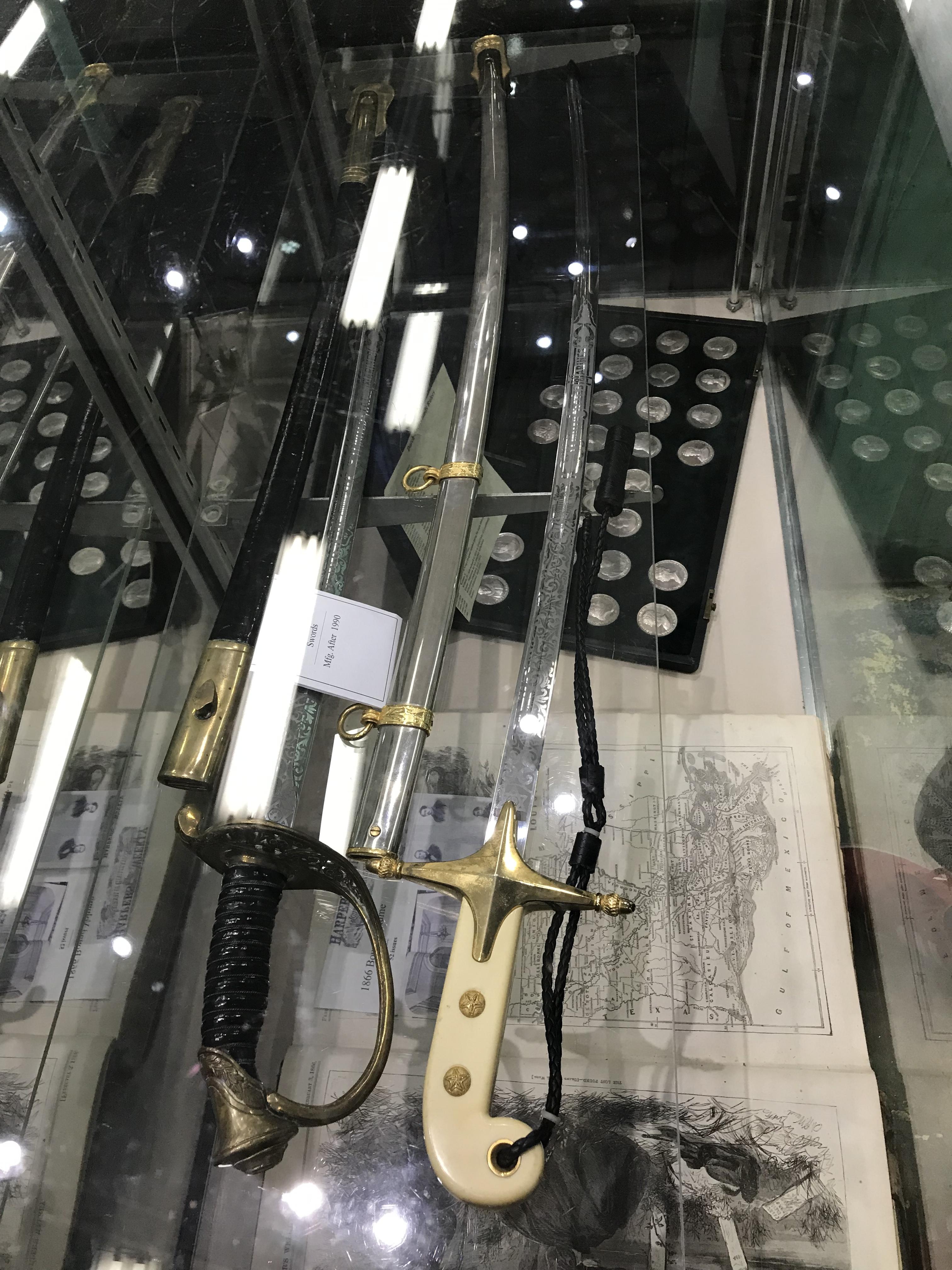 Antique arms shop, New Orleans Photo Heavy Gunsmithing, Muskets