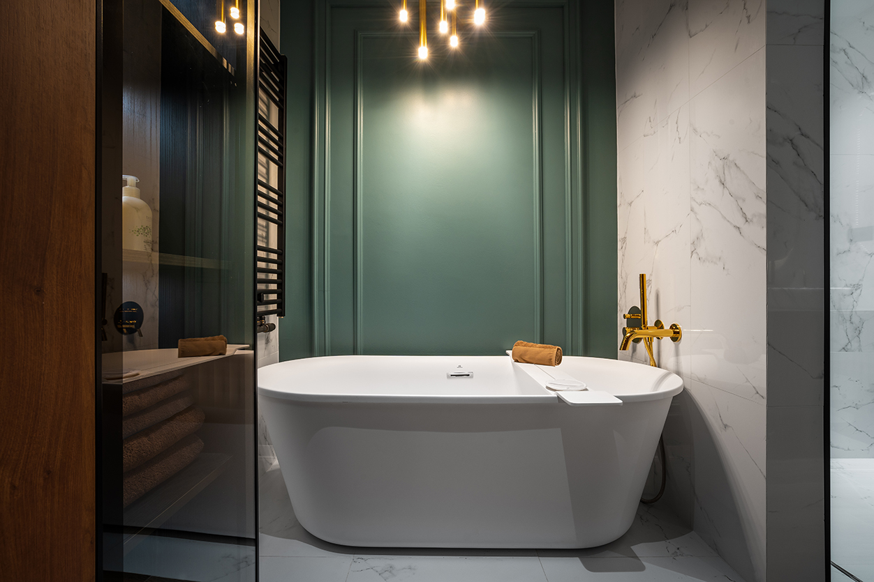 Minimalism contemporan cu elemente glamour. Serenity Lake Apartment igloo