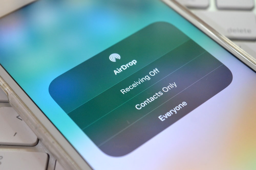 AirDrop Vulnerability Can Reveal Your Phone Number and Email Address To