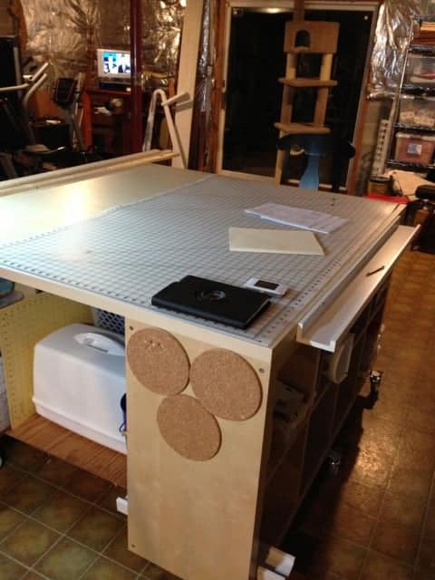 Kallax shelving units are super easy to join in simple shapes so you can get really creative with them. Craft / Sewing / Work Table Hack - IKEA Hackers