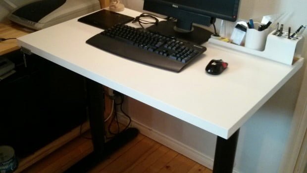 An adjustable width Bekant desk IKEA Hackers IKEA Hackers