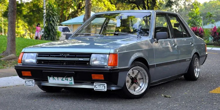 Pilihan Mobil Sedan Bergaya Retro
