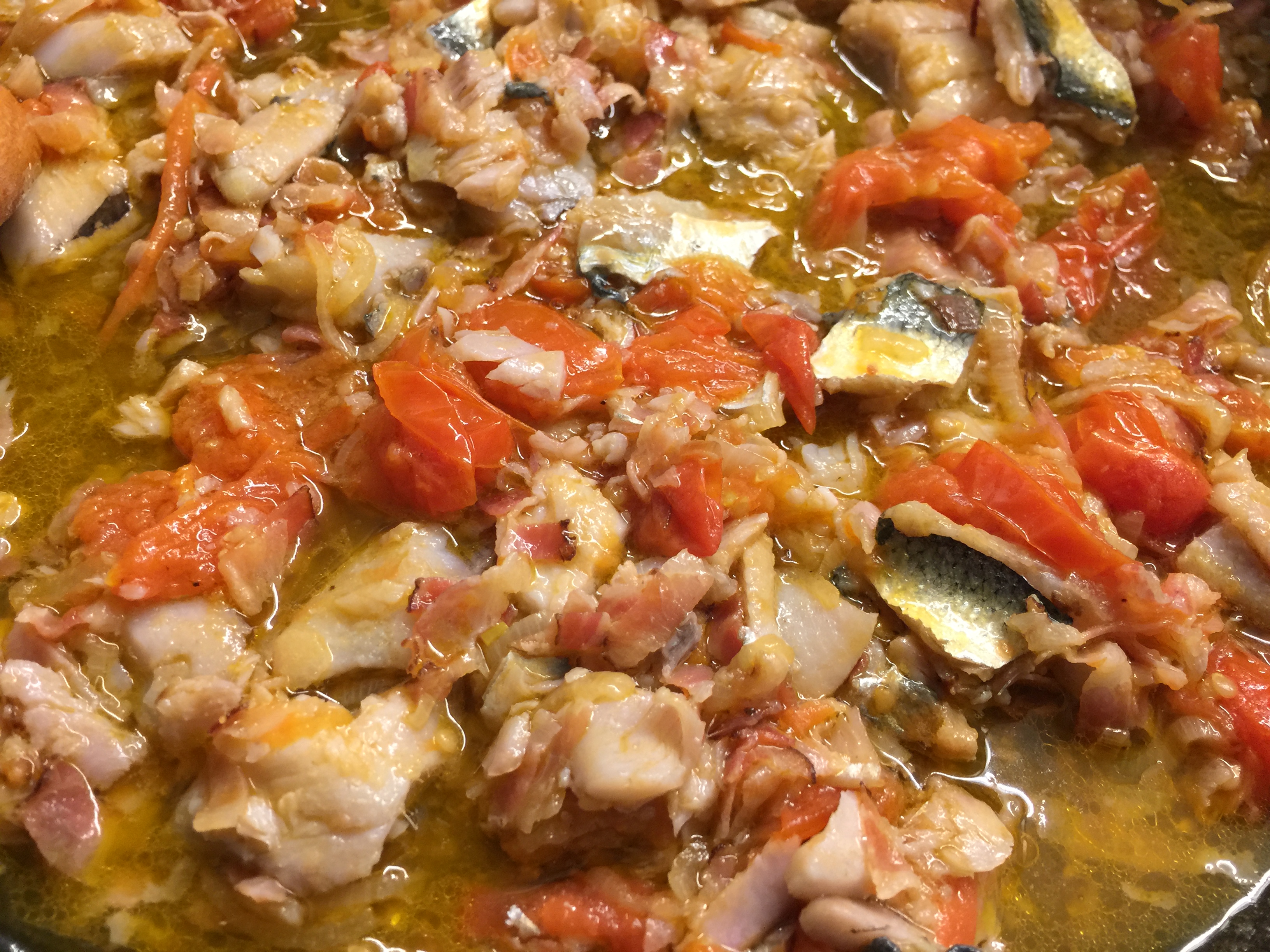 FETTUCCINE DI GRANO DURO ALLE ARINGHE FRESCHE E PANCETTA AFFUMICATA