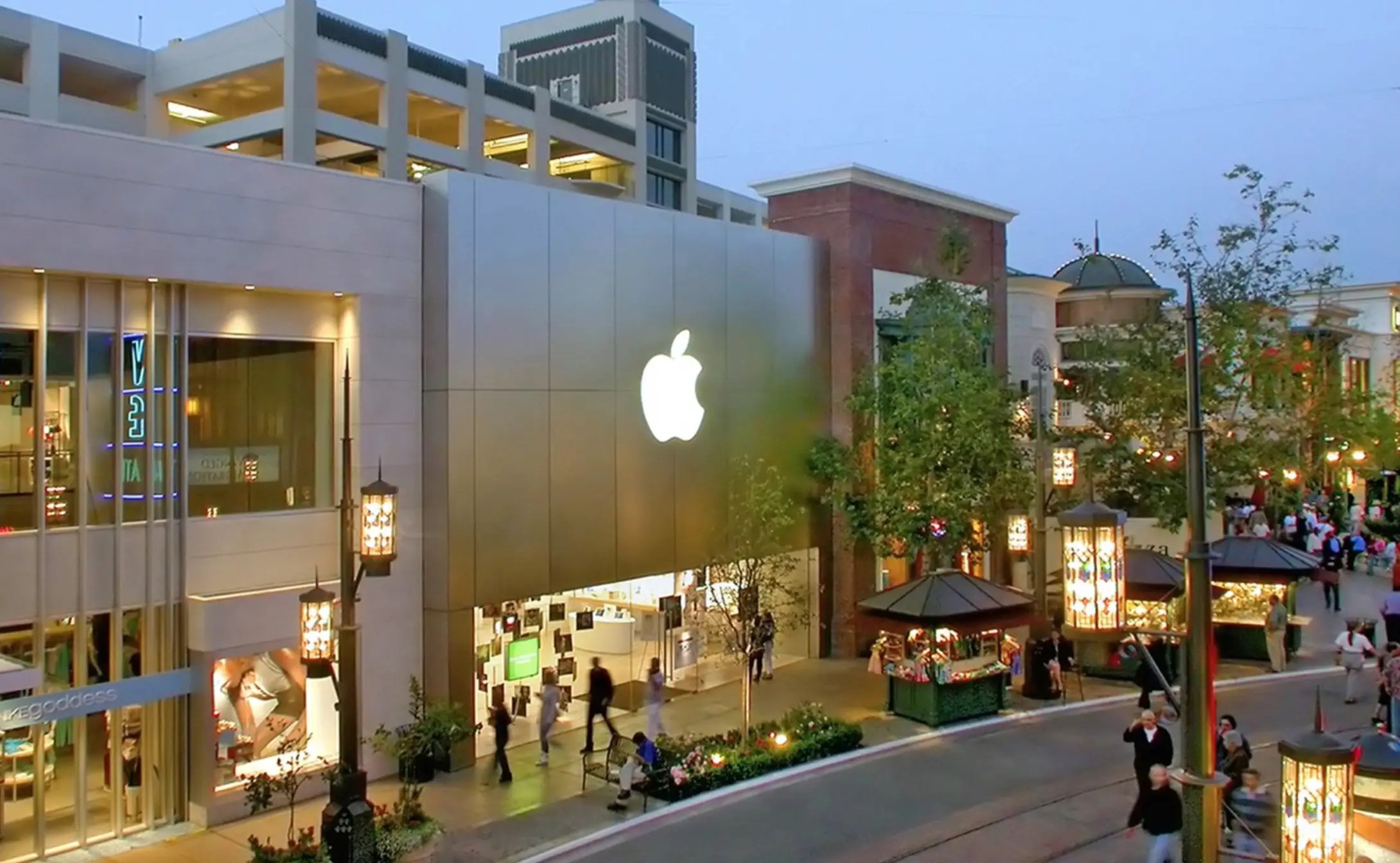 Apple closing more retail stores in USA amid spike in COVID19 cases