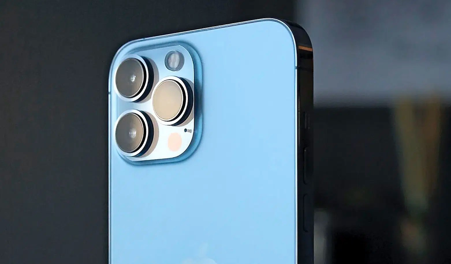 Mobile carriers overtake Apple Stores in iPhone sales iLounge