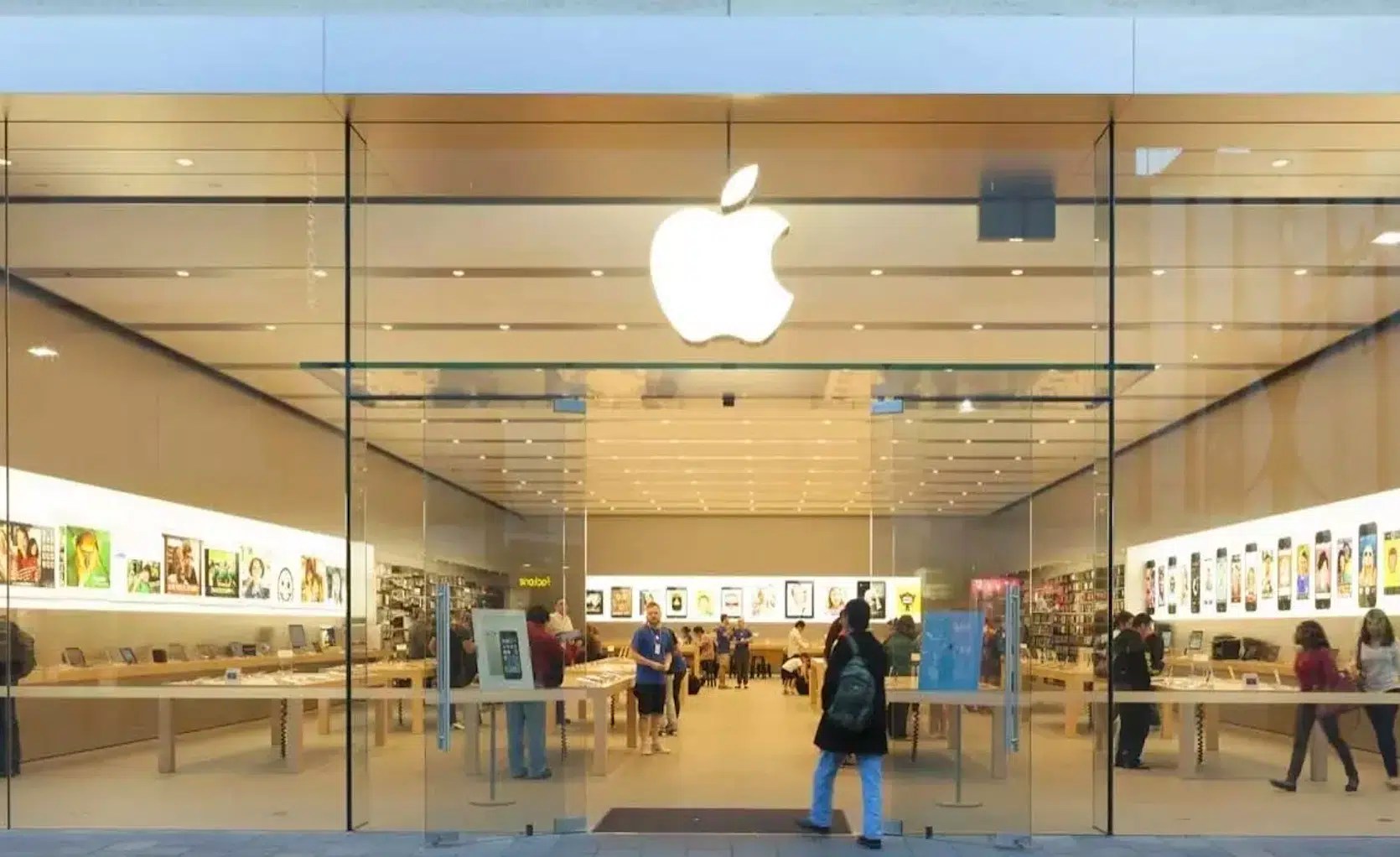 500,000 worth of Apple products stolen at Apple Store Alderwood Mall