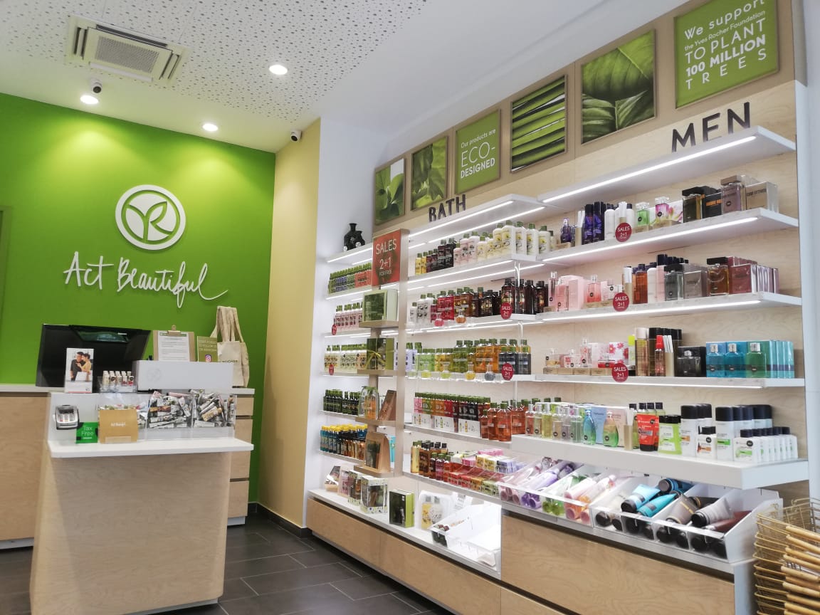 Ανανεωμένο δίκτυο καταστημάτων Yves Rocher Μοναδικές στιγμές φυσικής