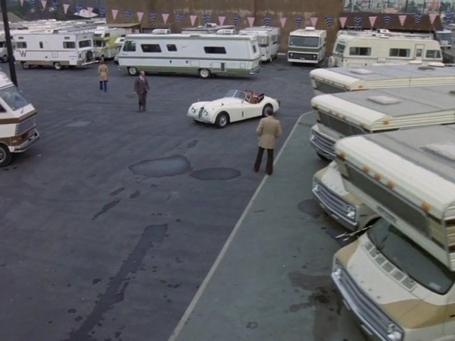 IMCDb.org: 1973 Winnebago Brave [D-20] in "Columbo: The Conspirators, 1978"