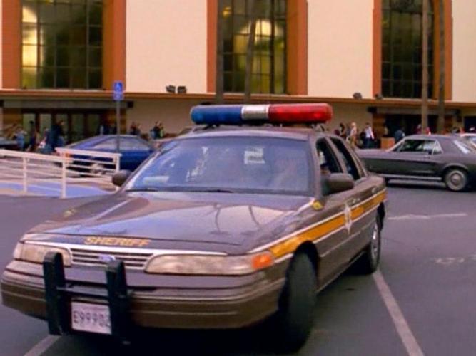 IMCDb.org: 1993 Ford Crown Victoria Interceptor Police Package [P71] in