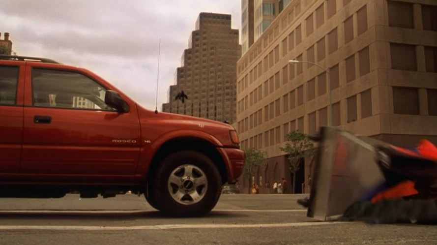 IMCDb.org: 1998 Isuzu Rodeo LS in "Spy Kids, 2001"