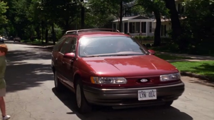 IMCDb.org: 1992 Ford Taurus Wagon [DN5] in "Dennis the Menace, 1993"