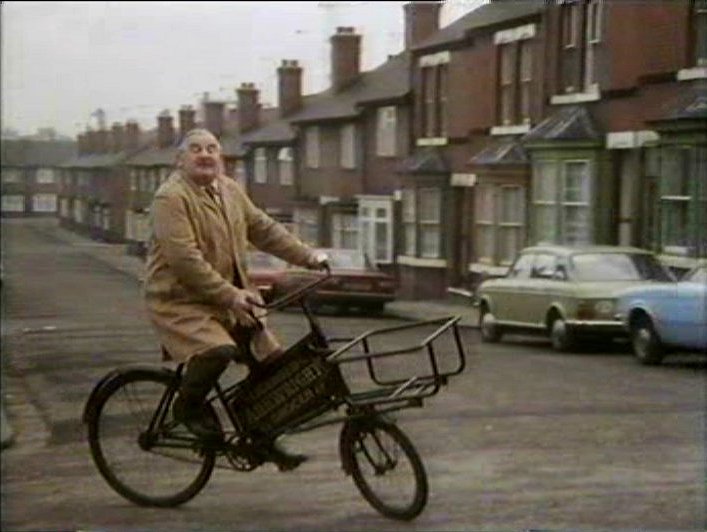 1971 Austin Maxi MkII [ADO14] in "Open All Hours, 19761985"
