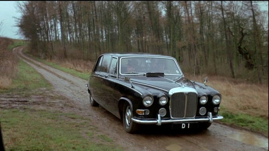 IMCDb.org: 1968 Daimler Limousine [DS420] in "The Legend of Hell House