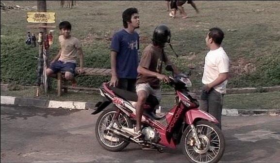 Honda Supra in "Darah janda kolong wewe, 2009"