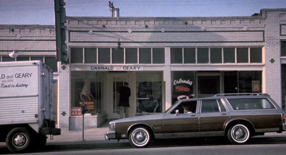 IMCDb.org: 1980 Oldsmobile Custom Cruiser in "Out Cold, 1989" (665 x 498 Pixel)