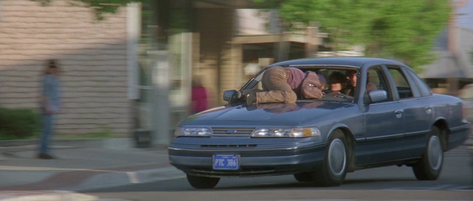 IMCDb.org: 1993 Ford Crown Victoria LX in "The Puppet Masters, 1994"