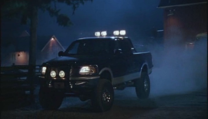 IMCDb.org: 2001 Ford F-150 SuperCrew [PN96] in "Smallville, 2001-2011"