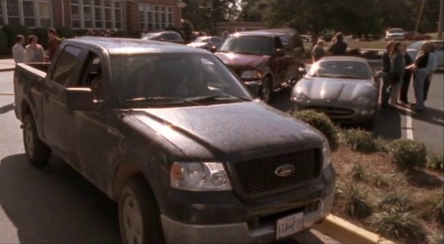 IMCDb.org: 2004 Ford F-150 SuperCrew [P221] in "Broken Bridges, 2006"