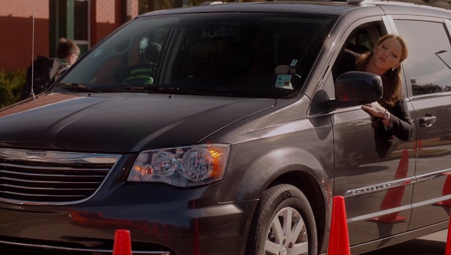 IMCDb.org: 2011 Chrysler Town & Country in "Daddy's Home, 2015"