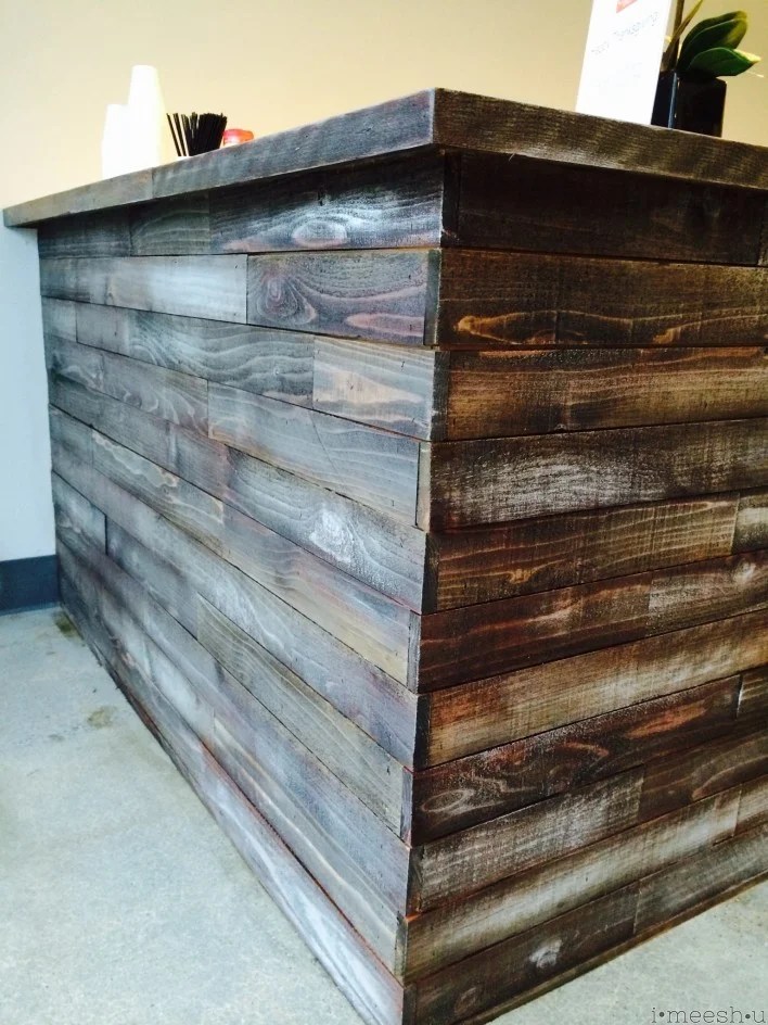 how to paint and stain a bar to look like weathered wood —