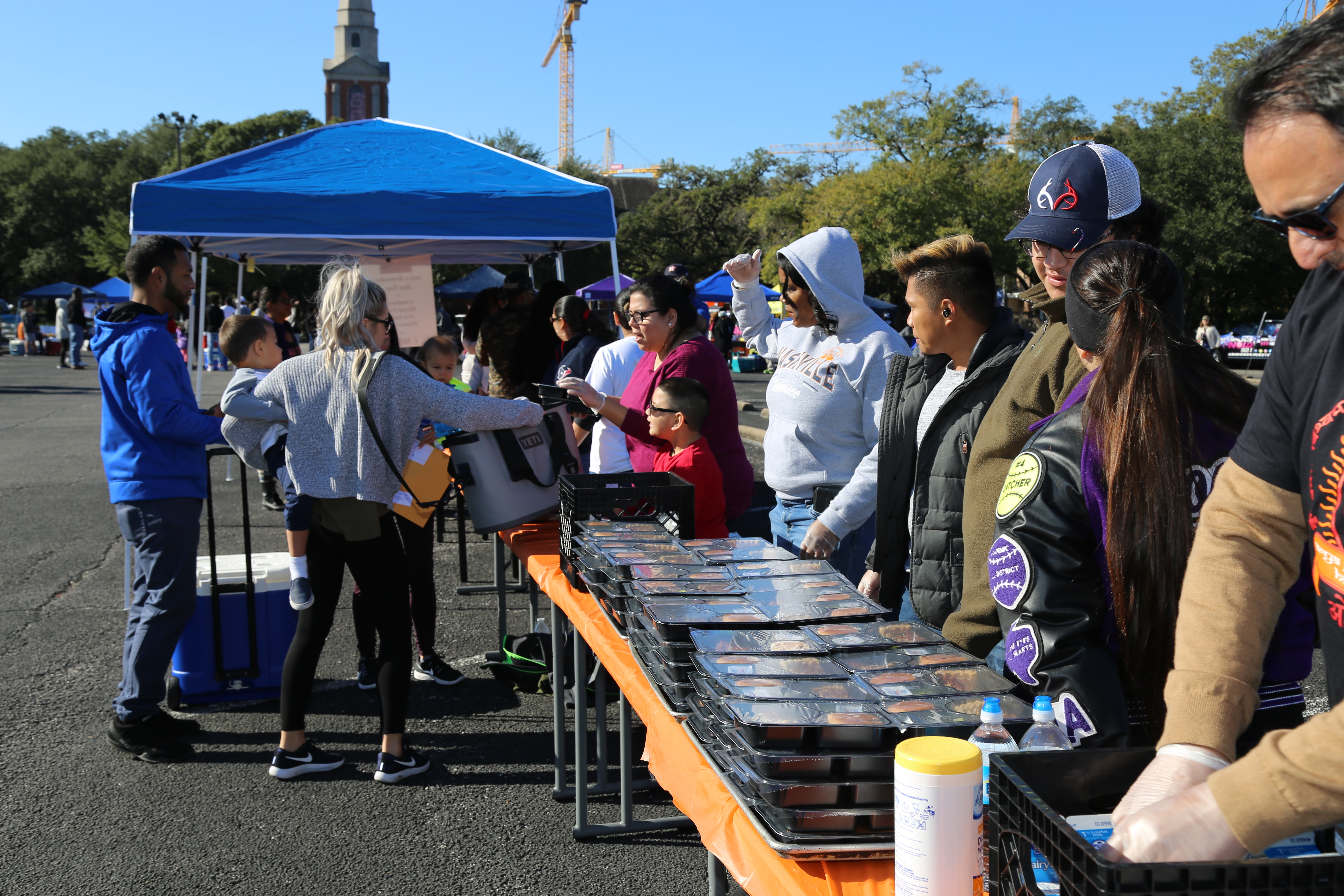 IM NEEDS 2,000 VOLUNTEERS TO DELIVER THANKSGIVING MEALS TO SENIORS