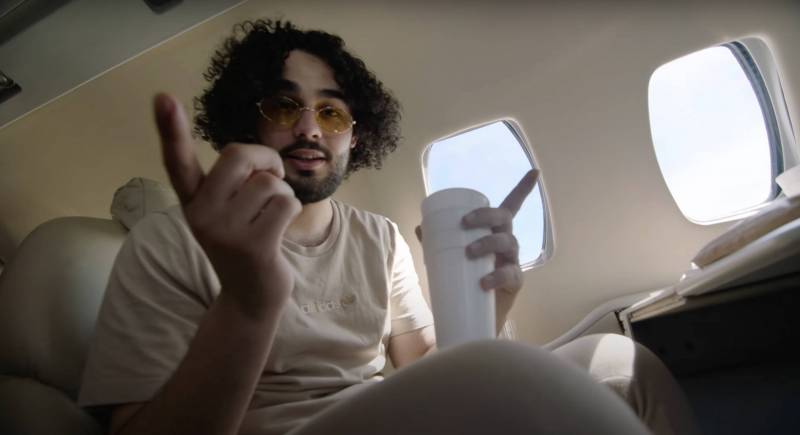Kalim Lucio101 YY Flyy Outfit Prada Schuhe, Dior Pullover, Sonnenbrille