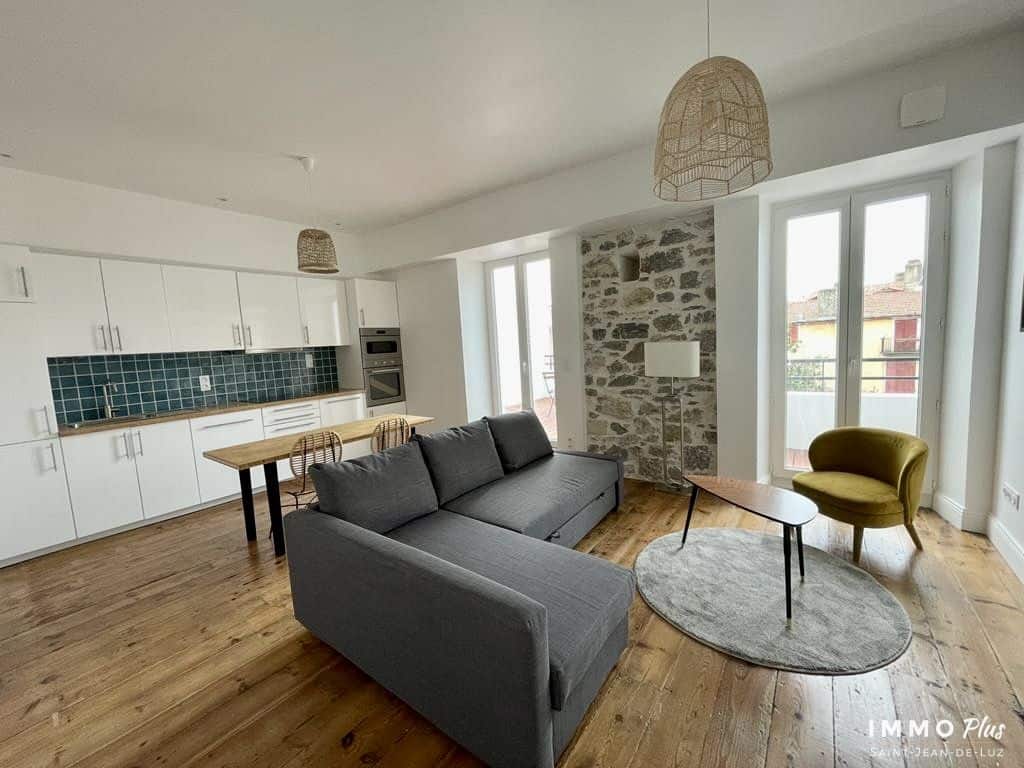 IMMO PLUS ST JEAN DE LUZ Hyper centre, T3 avec terrasse de 18m2